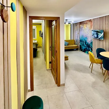 Elegante Tres Colores Apartamento